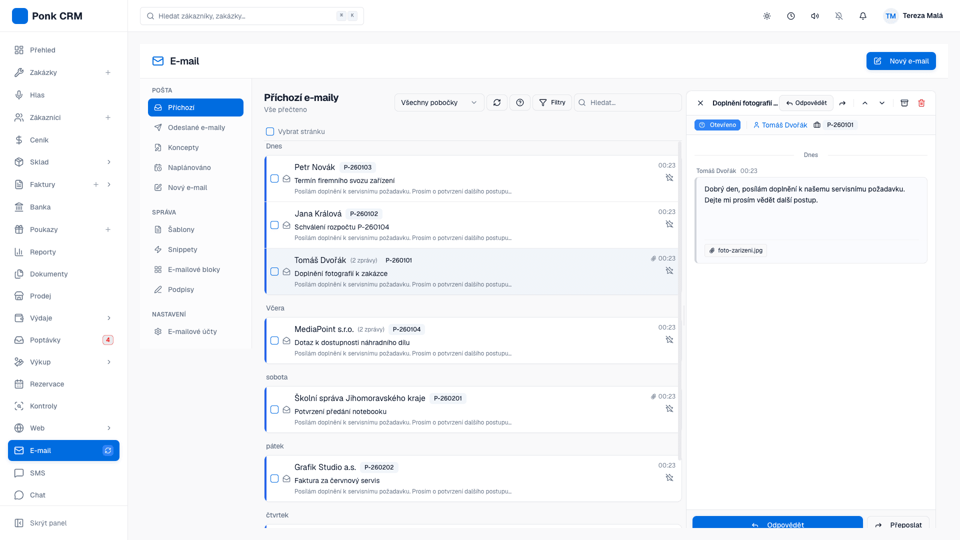 E-mailový inbox Ponk CRM s otevřenou zákaznickou konverzací navázanou na zakázku